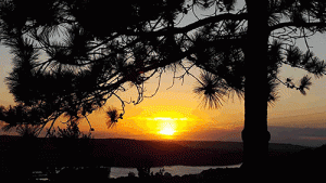Stunning-sunset-view-from-resort-overlooking-the-Mississippi-river